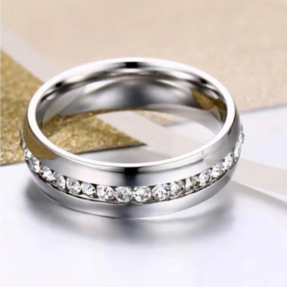 Men’s Classic Silver Rhinestone Embellished Ring - Picture 2 of 3
